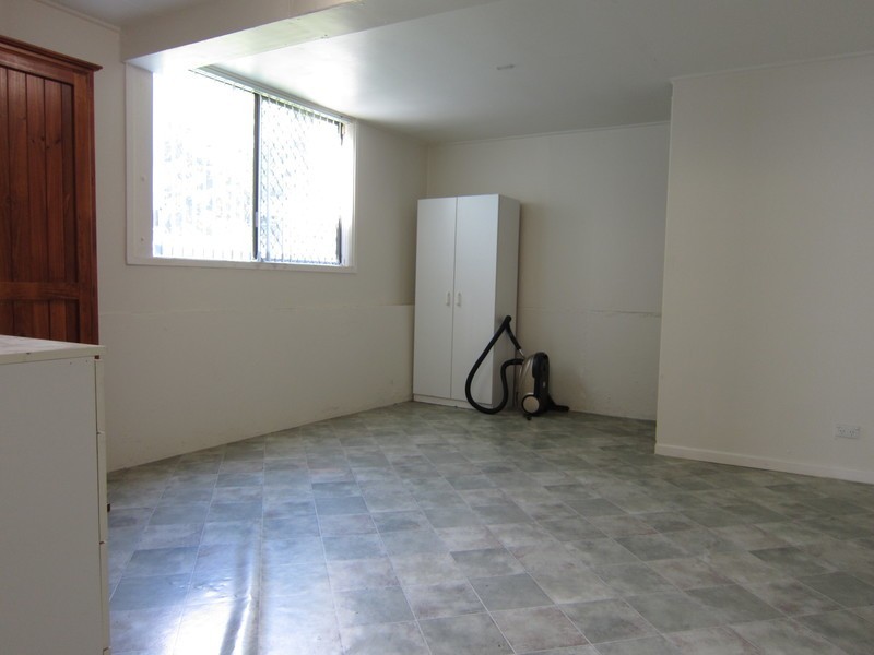 7 Smart Avenue, Eastern Heights QLD 4305