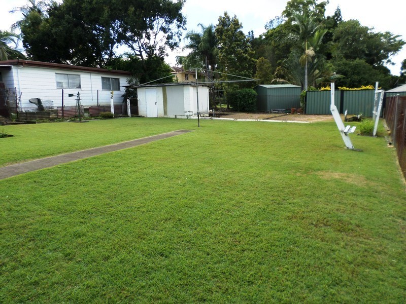 24 Briggs Road, Eastern Heights QLD 4305