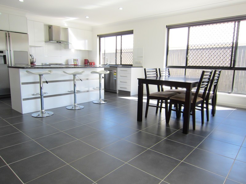 14 Spey Close, Deebing Heights QLD 4306