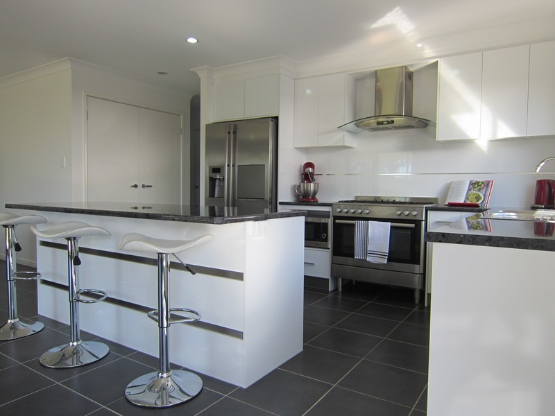 14 Spey Close, Deebing Heights QLD 4306