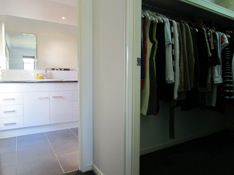 14 Spey Close, Deebing Heights QLD 4306