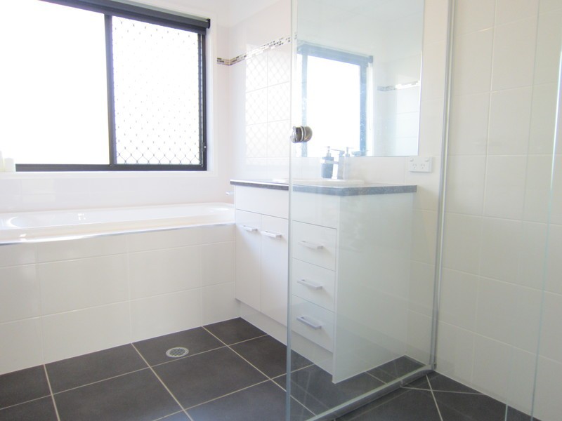 14 Spey Close, Deebing Heights QLD 4306