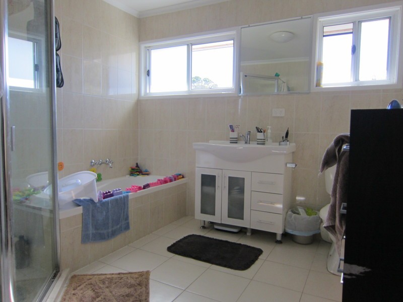 16 Tibbits Street, Bundamba QLD 4304