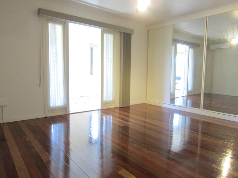 112 Aspinall Street, Leichhardt QLD 4305