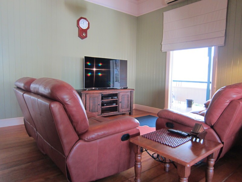 85 Glebe Road, Silkstone QLD 4304