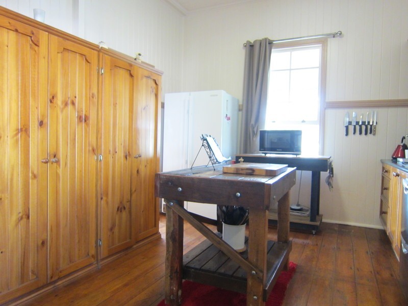85 Glebe Road, Silkstone QLD 4304