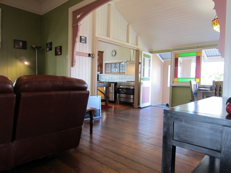 85 Glebe Road, Silkstone QLD 4304