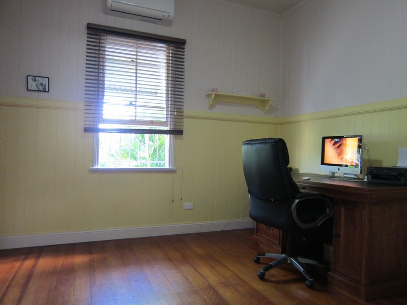 85 Glebe Road, Silkstone QLD 4304