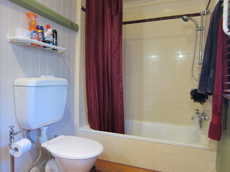 85 Glebe Road, Silkstone QLD 4304