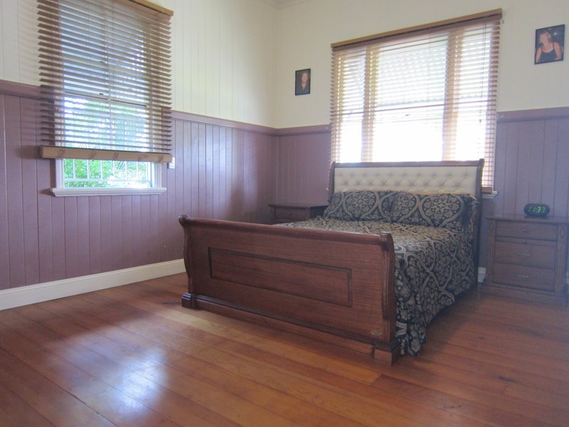 85 Glebe Road, Silkstone QLD 4304