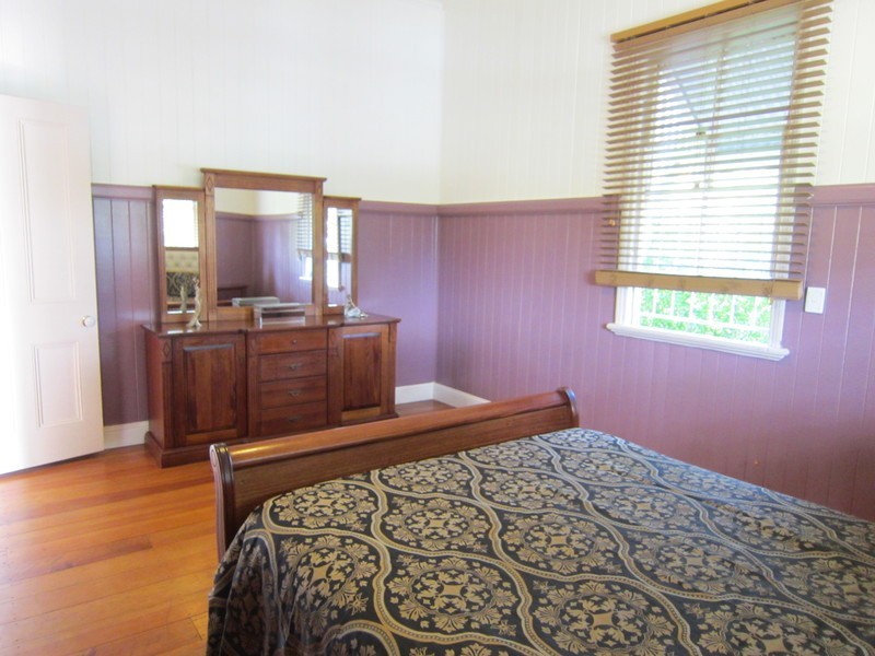 85 Glebe Road, Silkstone QLD 4304
