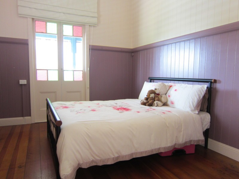 85 Glebe Road, Silkstone QLD 4304