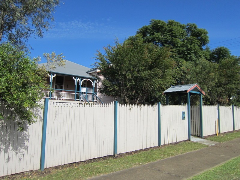 85 Glebe Road, Silkstone QLD 4304