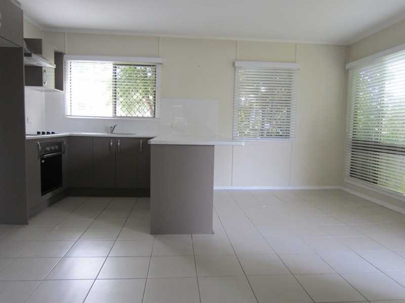 169 South Station Road, Silkstone QLD 4304