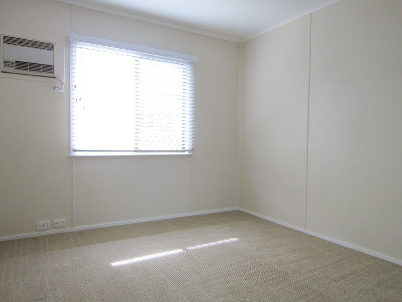 169 South Station Road, Silkstone QLD 4304