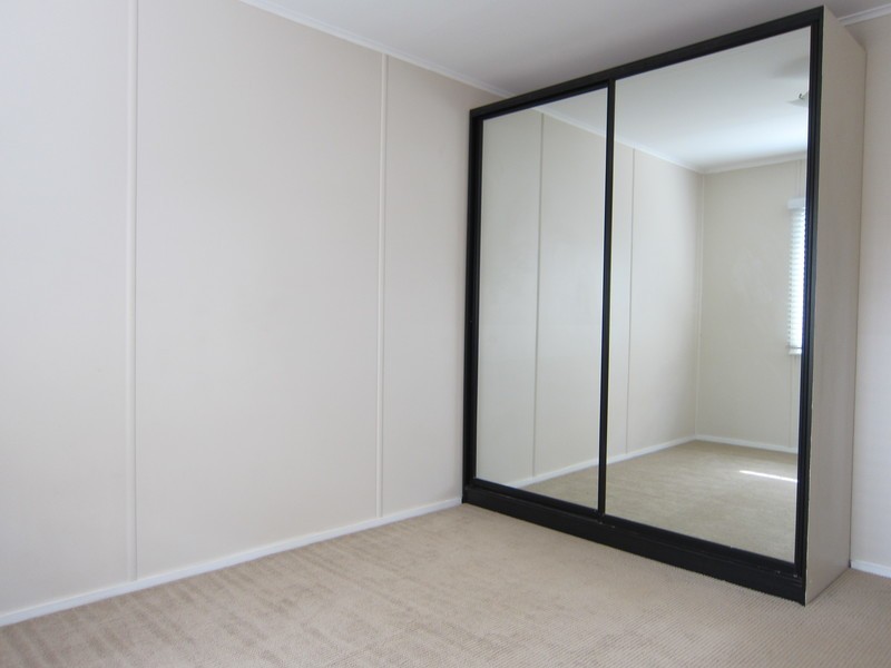 169 South Station Road, Silkstone QLD 4304