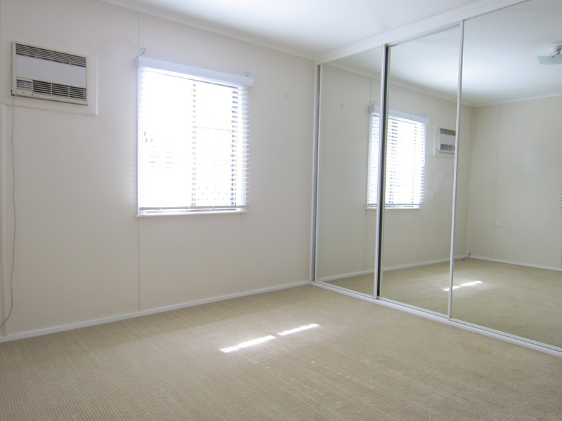 169 South Station Road, Silkstone QLD 4304