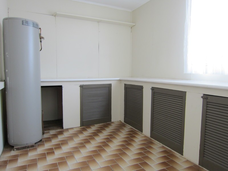 169 South Station Road, Silkstone QLD 4304