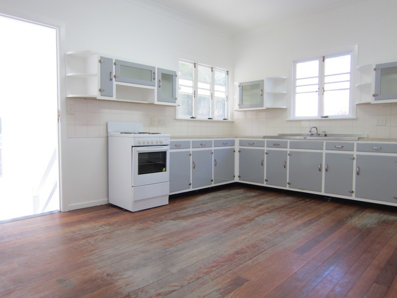 44 Walkers Lane, Booval QLD 4304