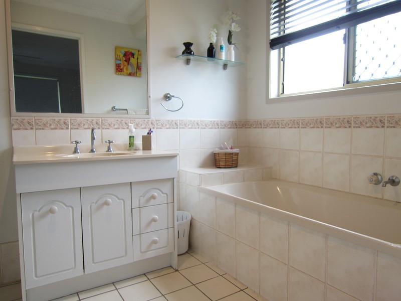 235 Ripley Road, Flinders View QLD 4305