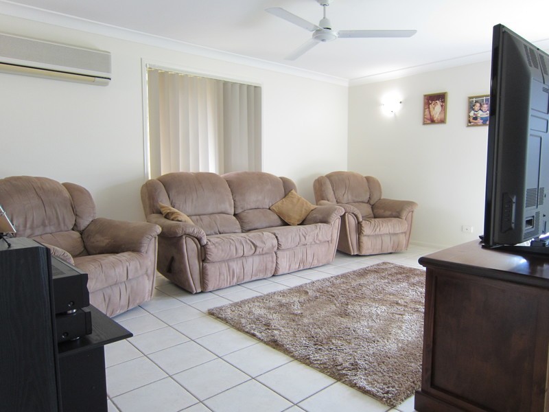 6 Japonica Court, Yamanto QLD 4305