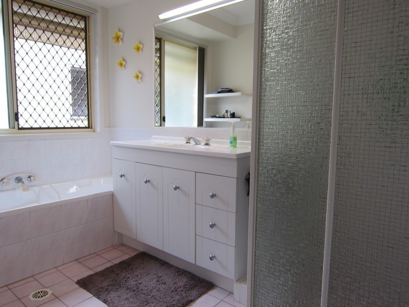 6 Japonica Court, Yamanto QLD 4305