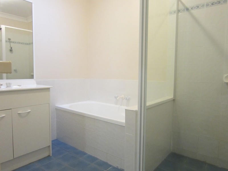 2/20 Colonial Court, Raceview QLD 4305