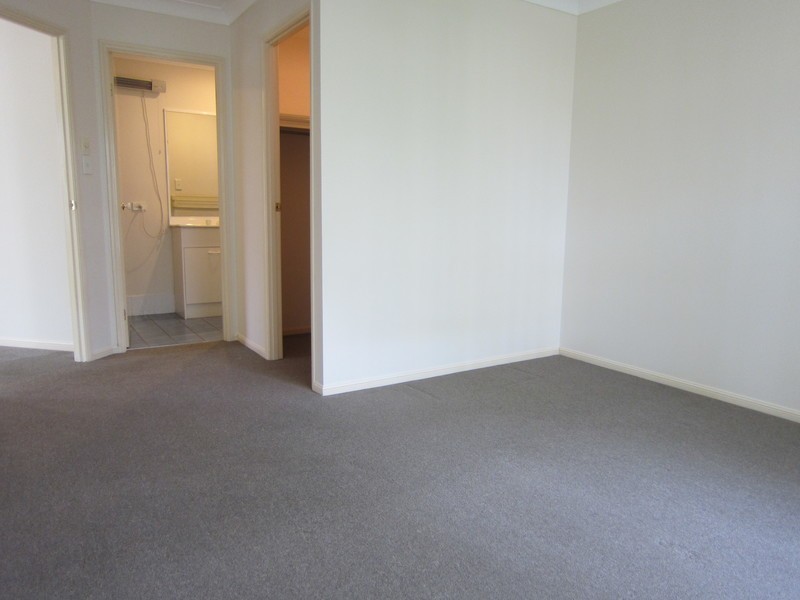 2/20 Colonial Court, Raceview QLD 4305