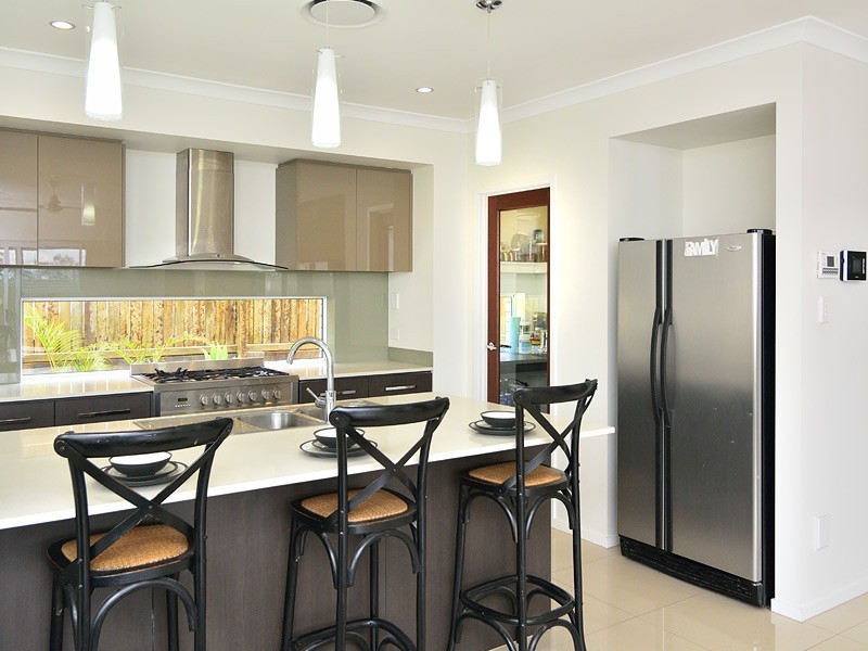 3 Azure Court, Deebing Heights QLD 4306