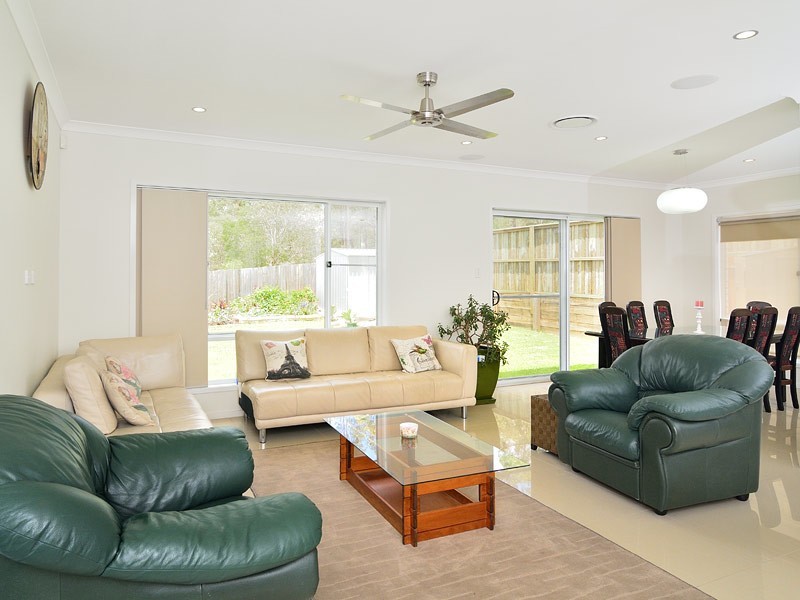 3 Azure Court, Deebing Heights QLD 4306
