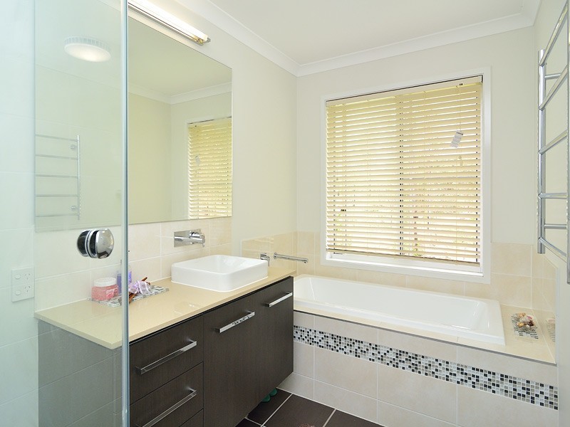 3 Azure Court, Deebing Heights QLD 4306