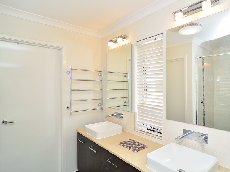 3 Azure Court, Deebing Heights QLD 4306