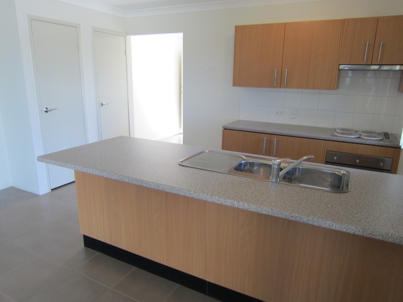 2 Burswood Close, Wulkuraka QLD 4305