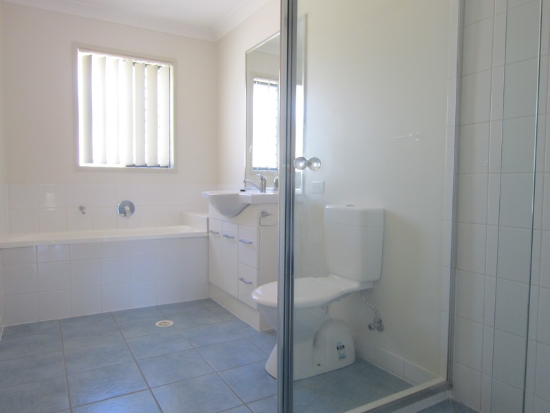 2 Burswood Close, Wulkuraka QLD 4305