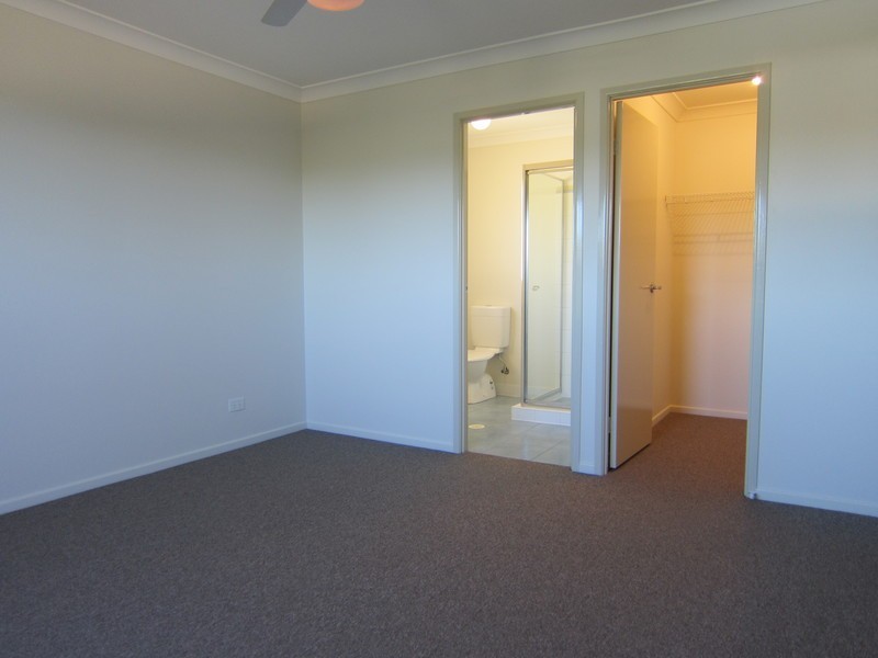 2 Burswood Close, Wulkuraka QLD 4305