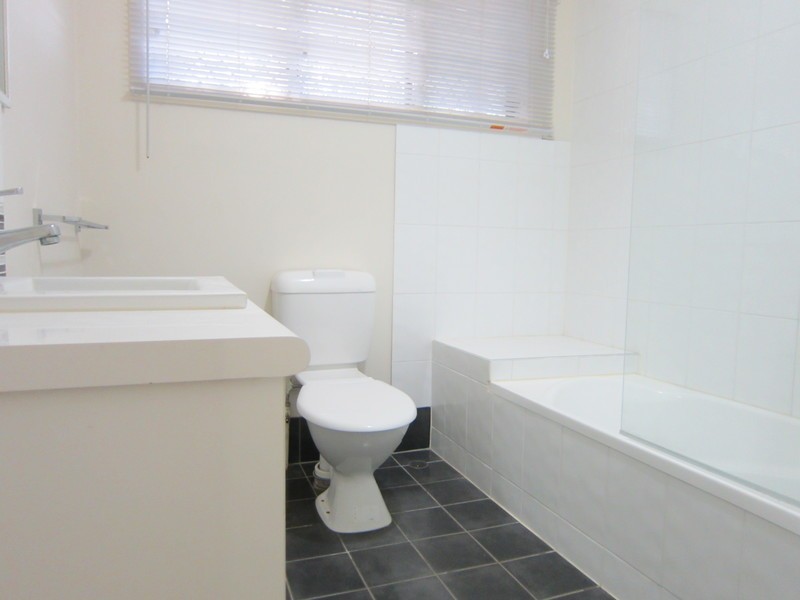 1 Grenville Street, Basin Pocket QLD 4305