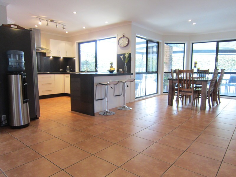 4 Redwood Place, Yamanto QLD 4305