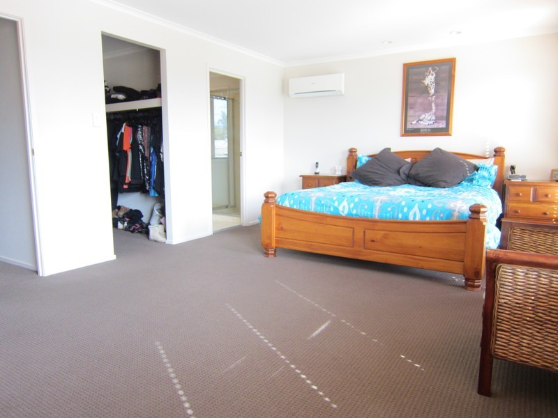 4 Redwood Place, Yamanto QLD 4305