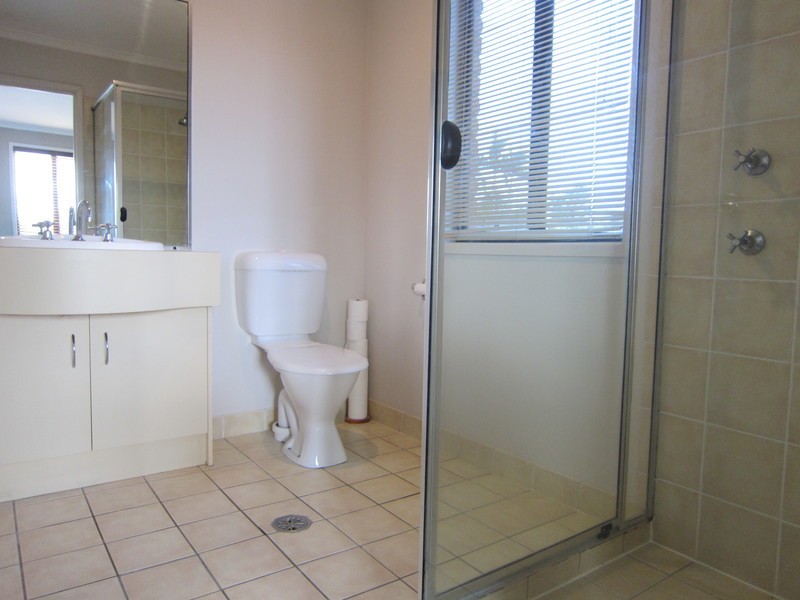 4 Redwood Place, Yamanto QLD 4305