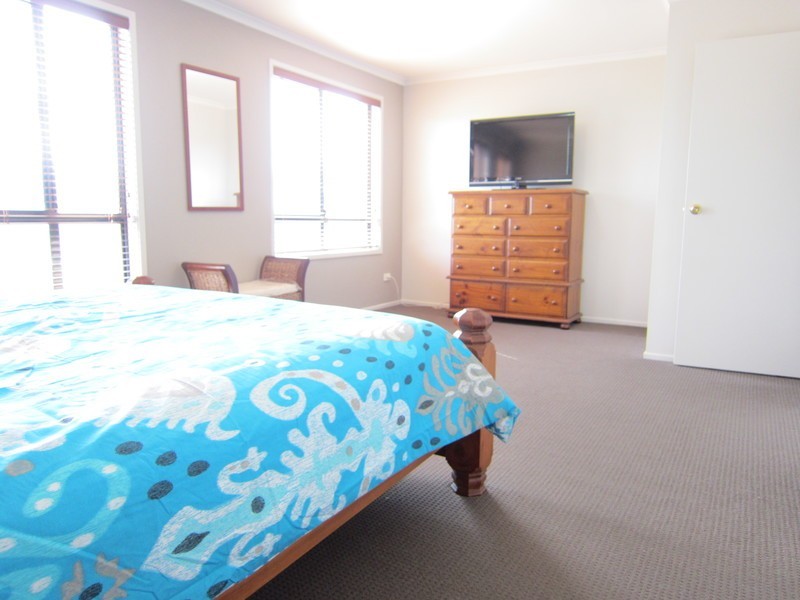 4 Redwood Place, Yamanto QLD 4305