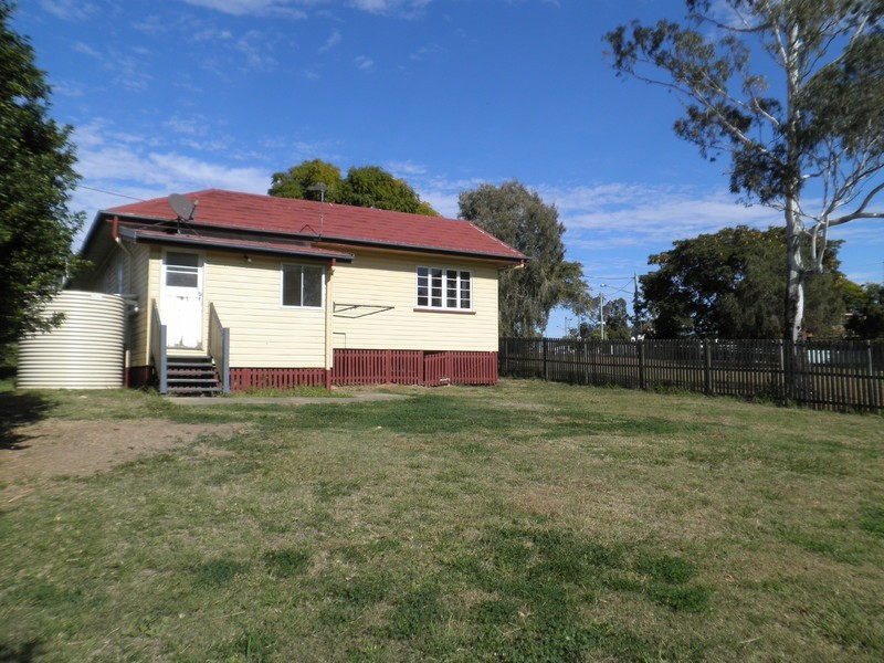 27 Denman Street, Leichhardt QLD 4305