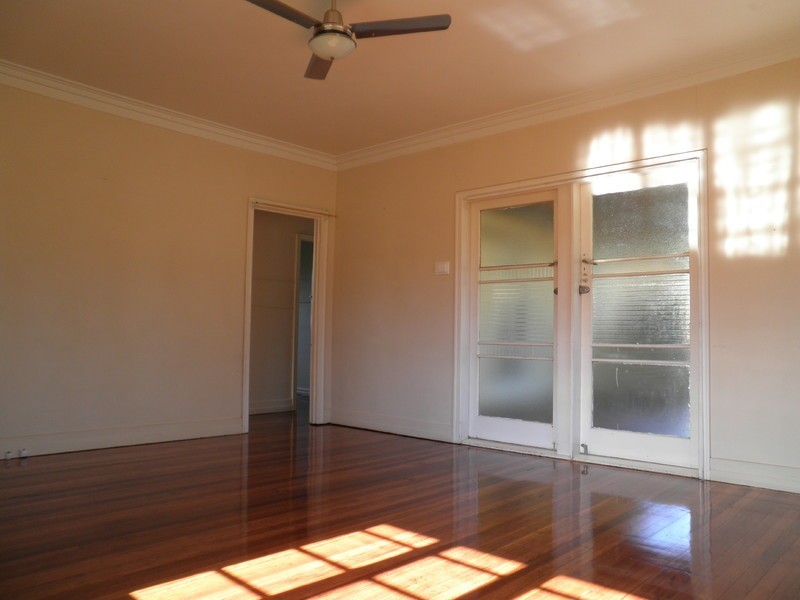 27 Denman Street, Leichhardt QLD 4305