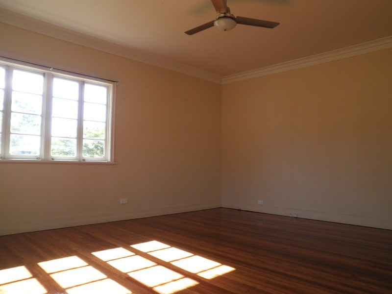 27 Denman Street, Leichhardt QLD 4305