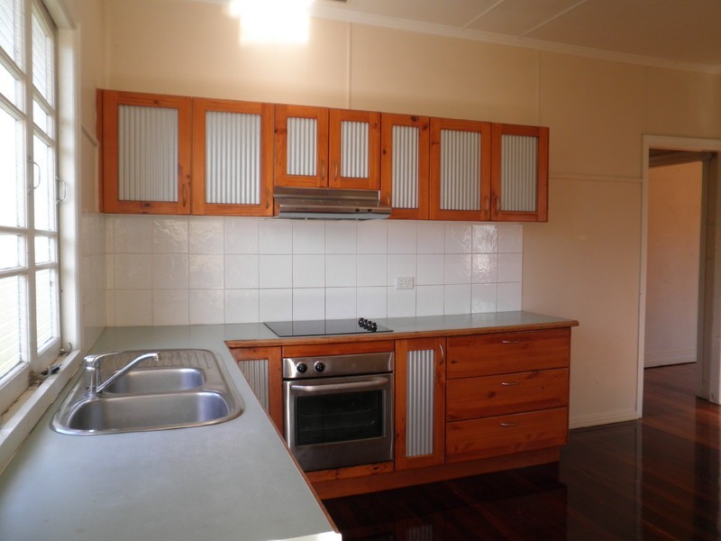 27 Denman Street, Leichhardt QLD 4305