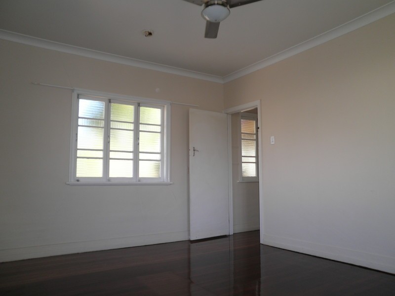 27 Denman Street, Leichhardt QLD 4305