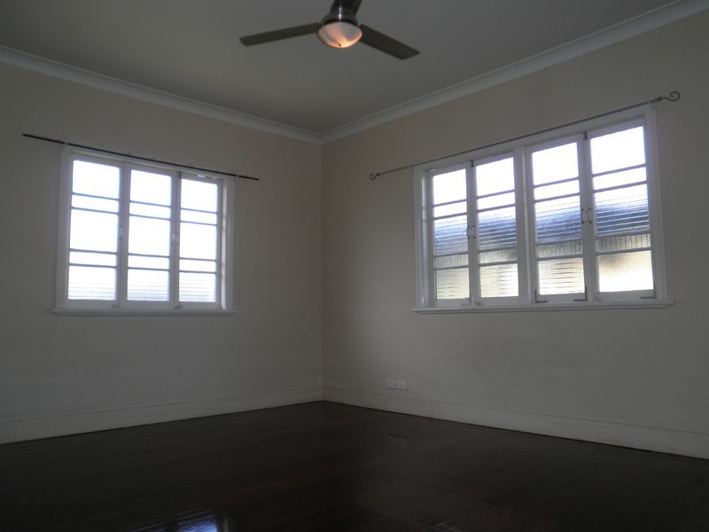 27 Denman Street, Leichhardt QLD 4305