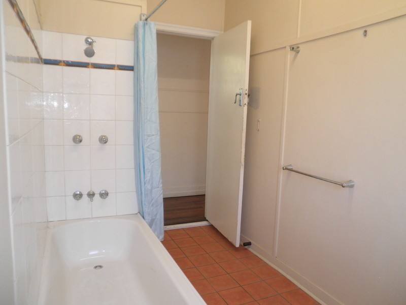 27 Denman Street, Leichhardt QLD 4305
