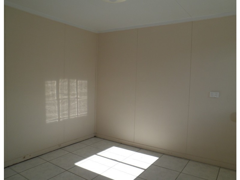 27 Denman Street, Leichhardt QLD 4305