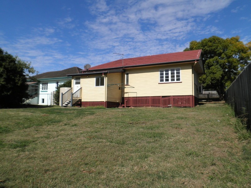 27 Denman Street, Leichhardt QLD 4305