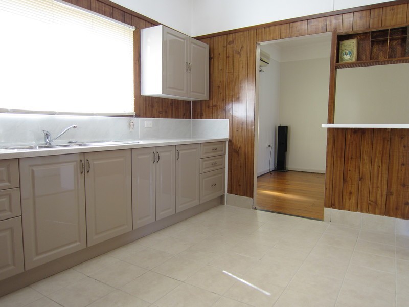 10 Freeman Street, North Ipswich QLD 4305
